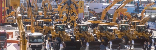 在bauma China（上海寶馬展） 2014的平地機、 卡車、 挖掘機、 起重機、 混凝土配料機