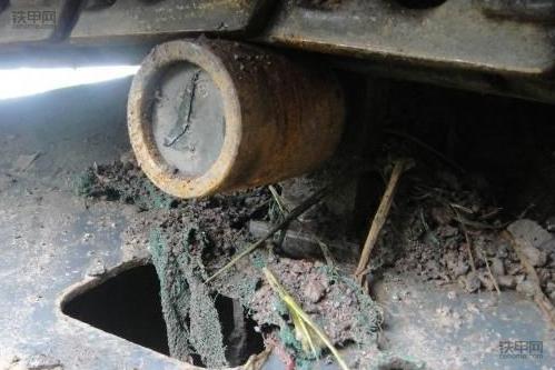 挖掘機改裝技巧：高手是如何自制拖鏈輪的？