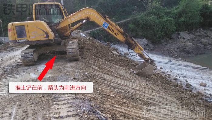 挖掘機(jī)推土鏟是多余的？那是因為你不知道，它有這么多用途！